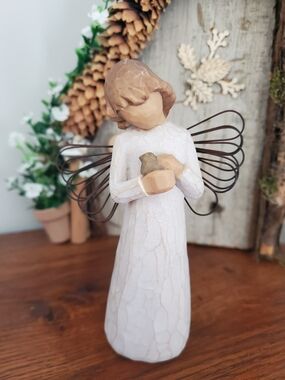 Willow Tree - Angel Of Healing 1999 - Girl Angel Holding Bird